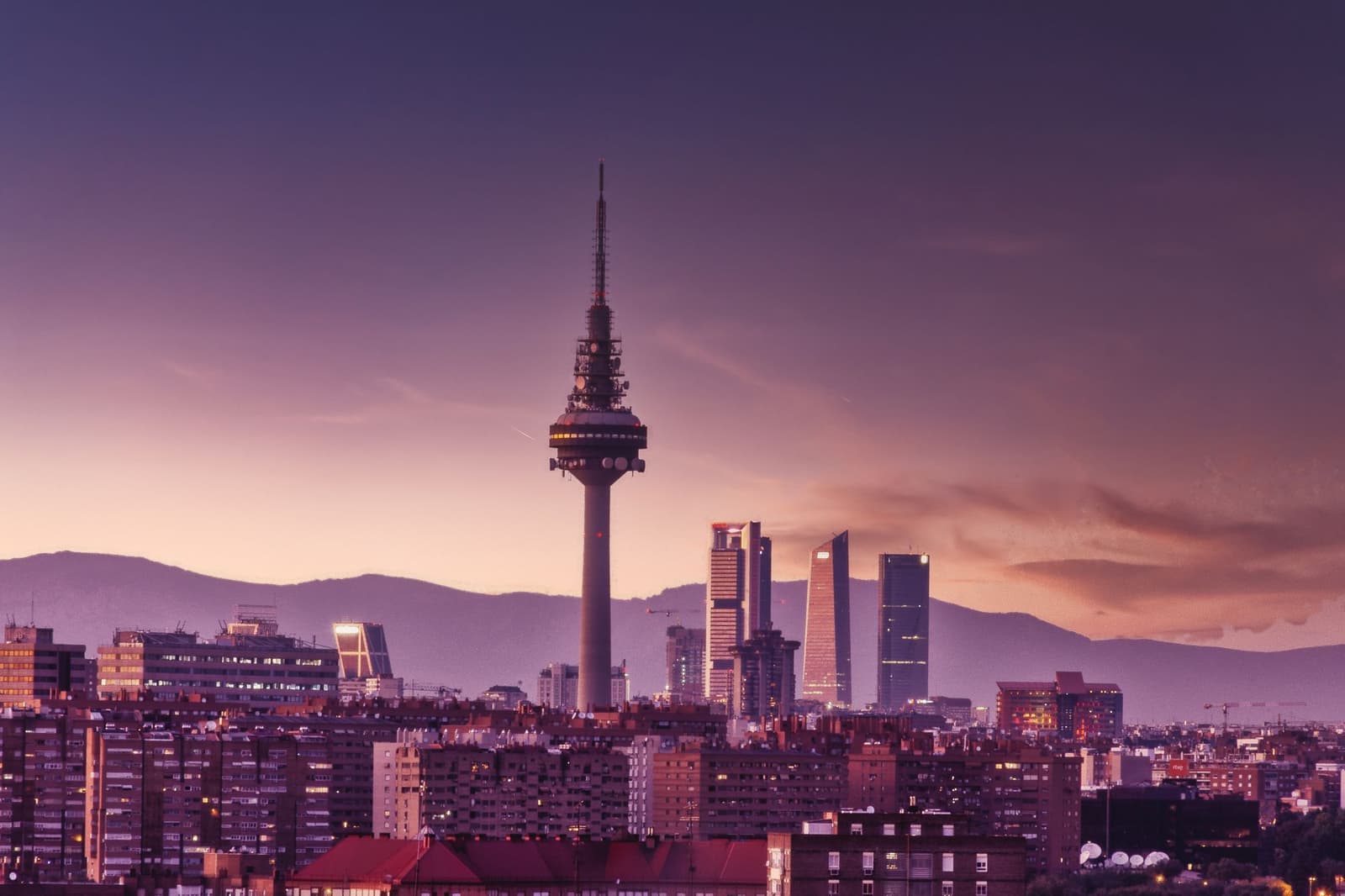 Torres de Madrid al atardecer